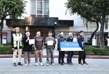 洛城华人纪念白纸运动 “鲜花哥”：国人要勇敢-农村日报